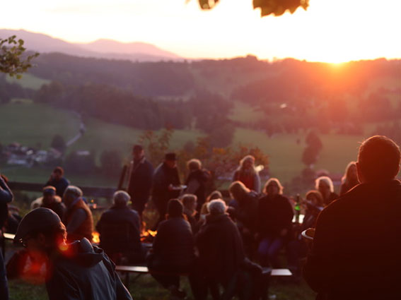 berghofer-filmfest-lagerfeuer-leute